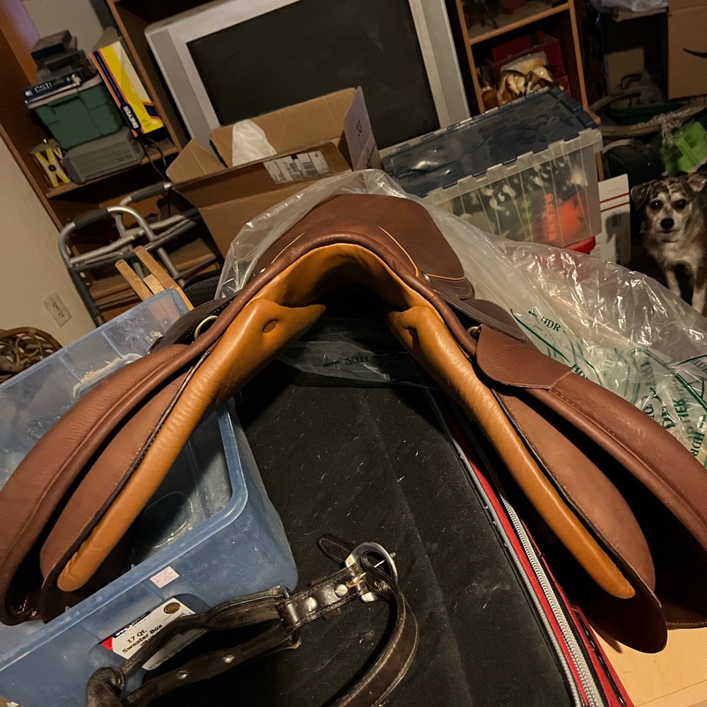 New with tags HDR english saddle.